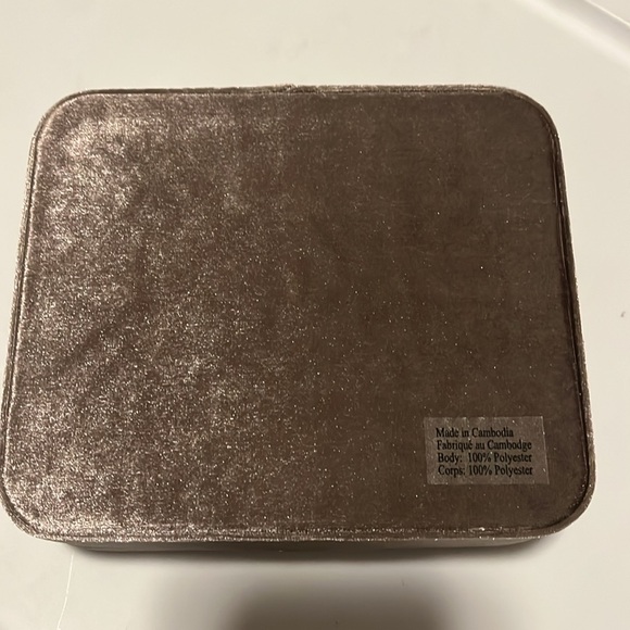 New Tags Kendra Scott Mattie Soft Velvet Jewelry Box Case: Purple Lavender - Picture 4 of 6